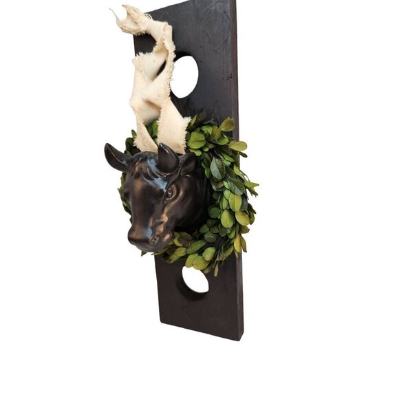 Black Rustic Decorative Cow Head Wall Hanging With Greenery Wreath & Distressed - Picture 4 of 13